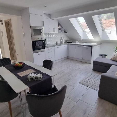 Becsi Kapu Apartman Apartment Vac Luaran gambar