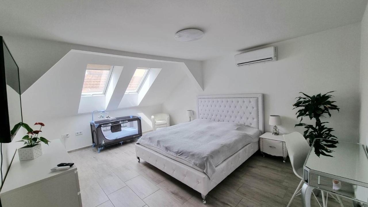 Becsi Kapu Apartman Apartment Vac Luaran gambar