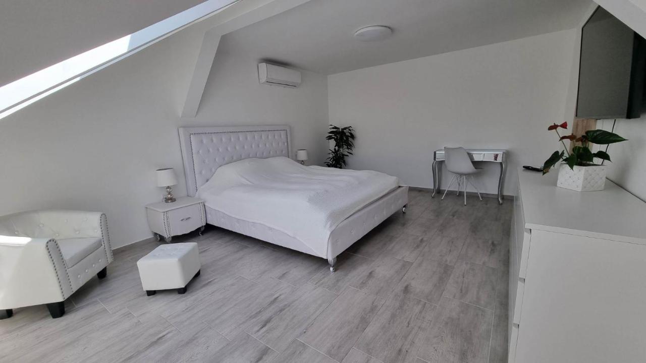 Becsi Kapu Apartman Apartment Vac Luaran gambar