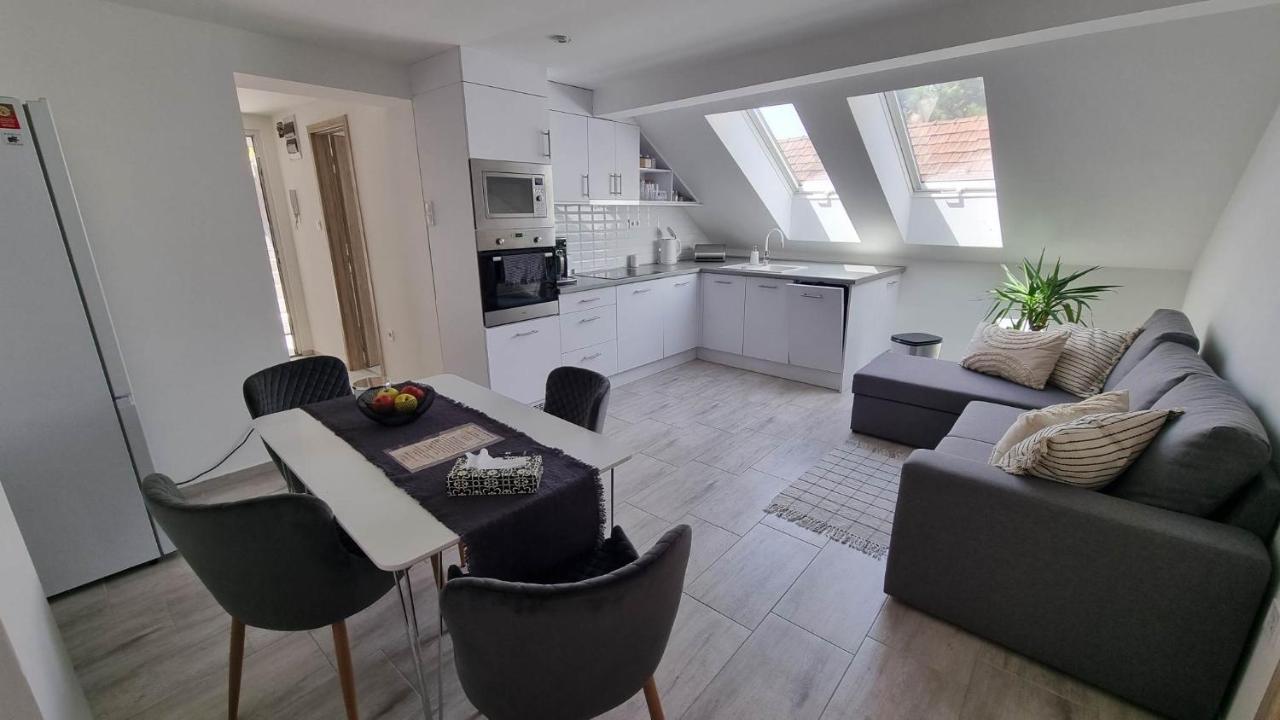 Becsi Kapu Apartman Apartment Vac Luaran gambar